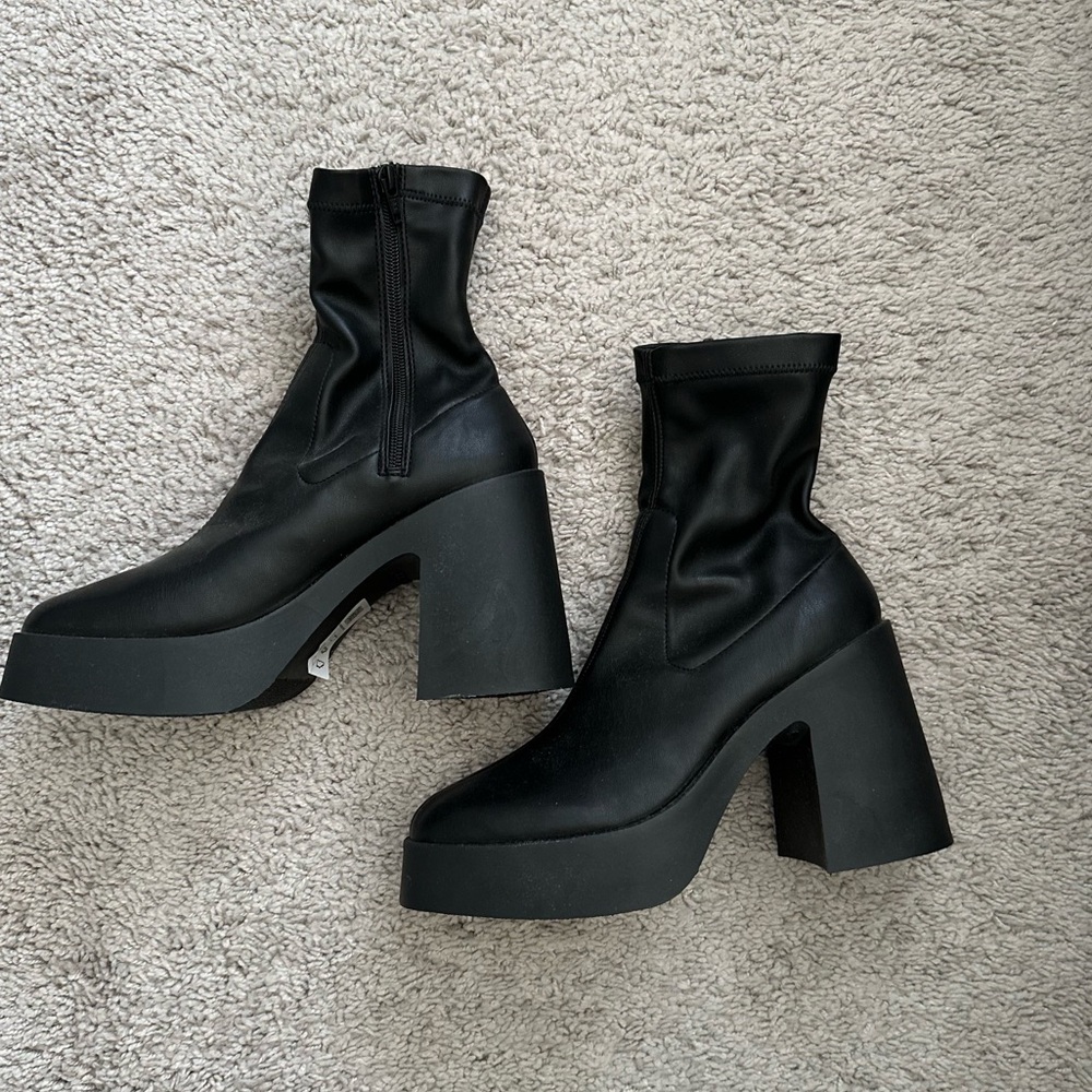 New without Tags | ASOS DESIGN Elise high heeled sock boot | US W9